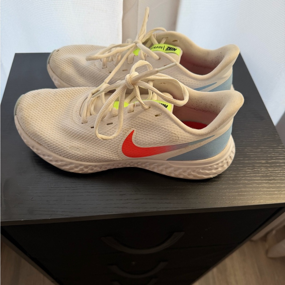 Nike Revolution Women’s 8.5 Running Shoes White Orange Athletic Sneakers